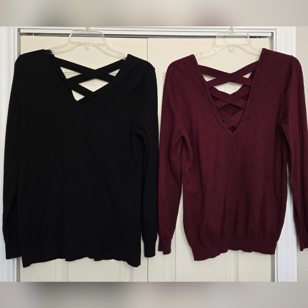 Ellie V-Neck Sweater - Black and Burgundy
